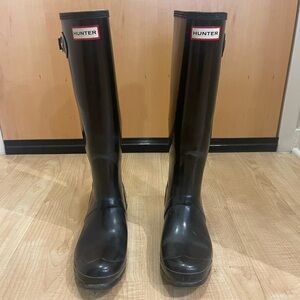 Hunter Tall Black Rain Boots (US 9; EU 40/41)